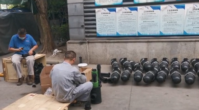 疊片污水處理器，正在裝配